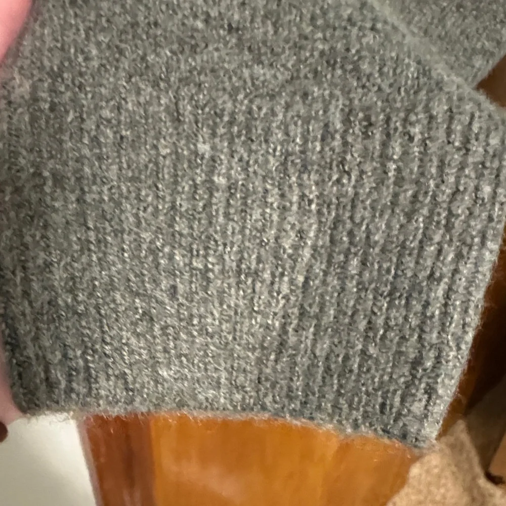 Vince Camuto Women's Gray Sweater L EUC - Picture 4 of 7